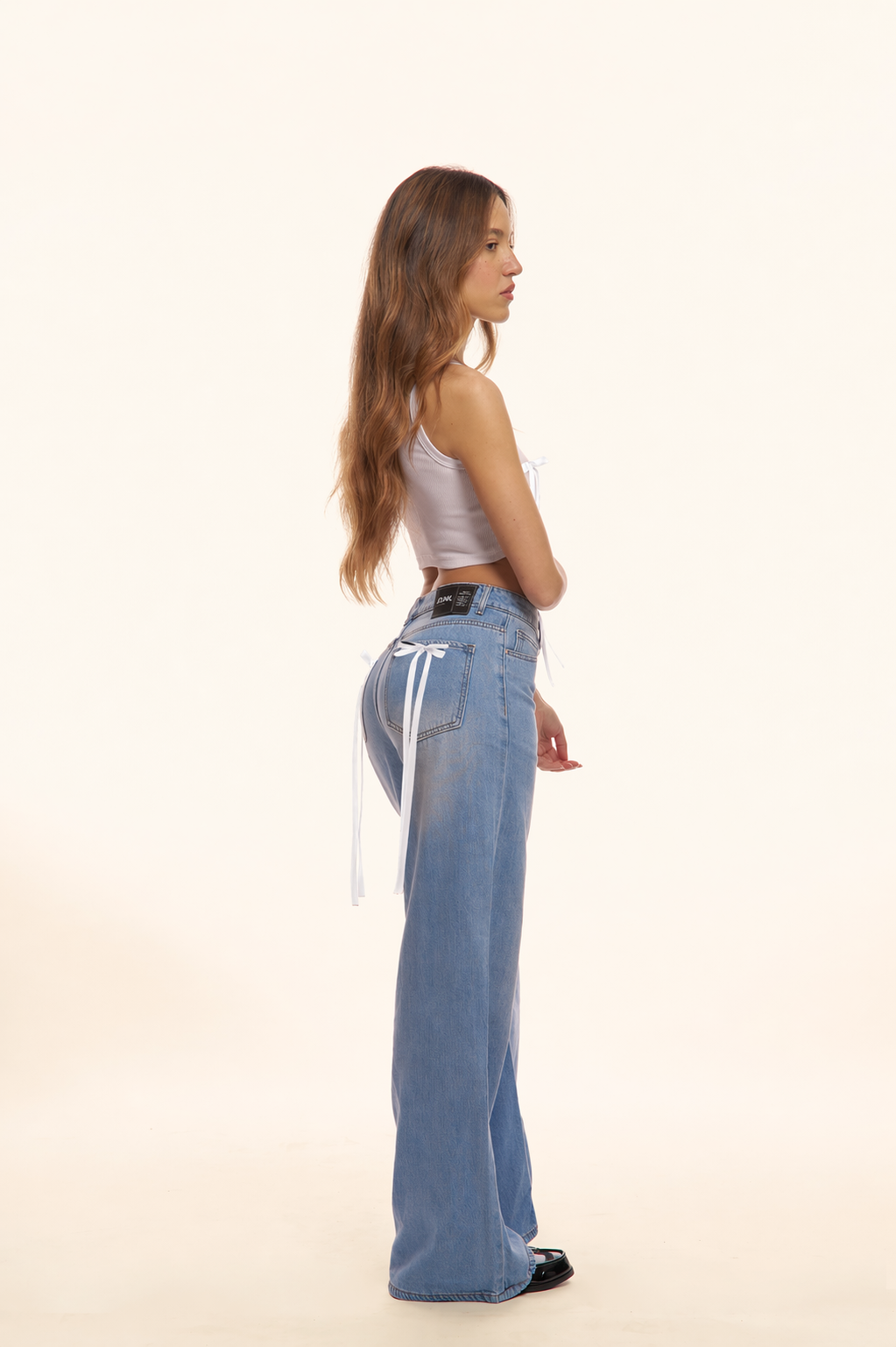 PANTALONI JEANS CON FIOCCHI BIANCHI