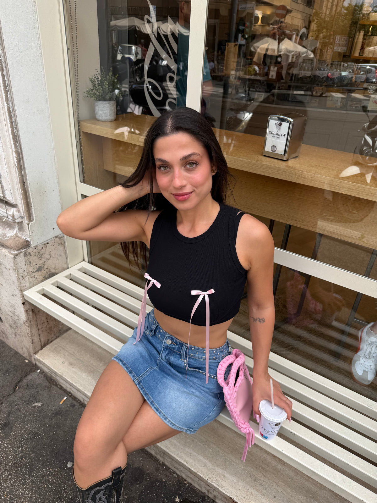 GONNA DENIM JEANS E TOP NERO FIOCCHI ROSA.02