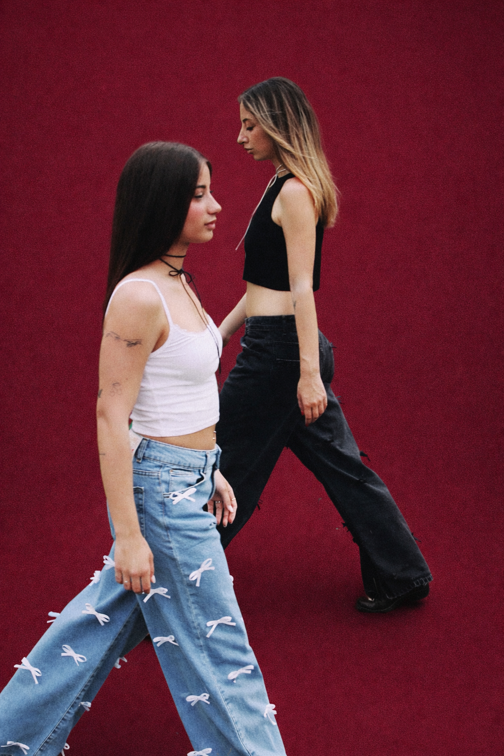 jeans fiocchi bianchi e neri