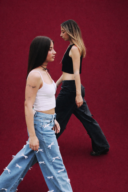 jeans fiocchi bianchi e neri