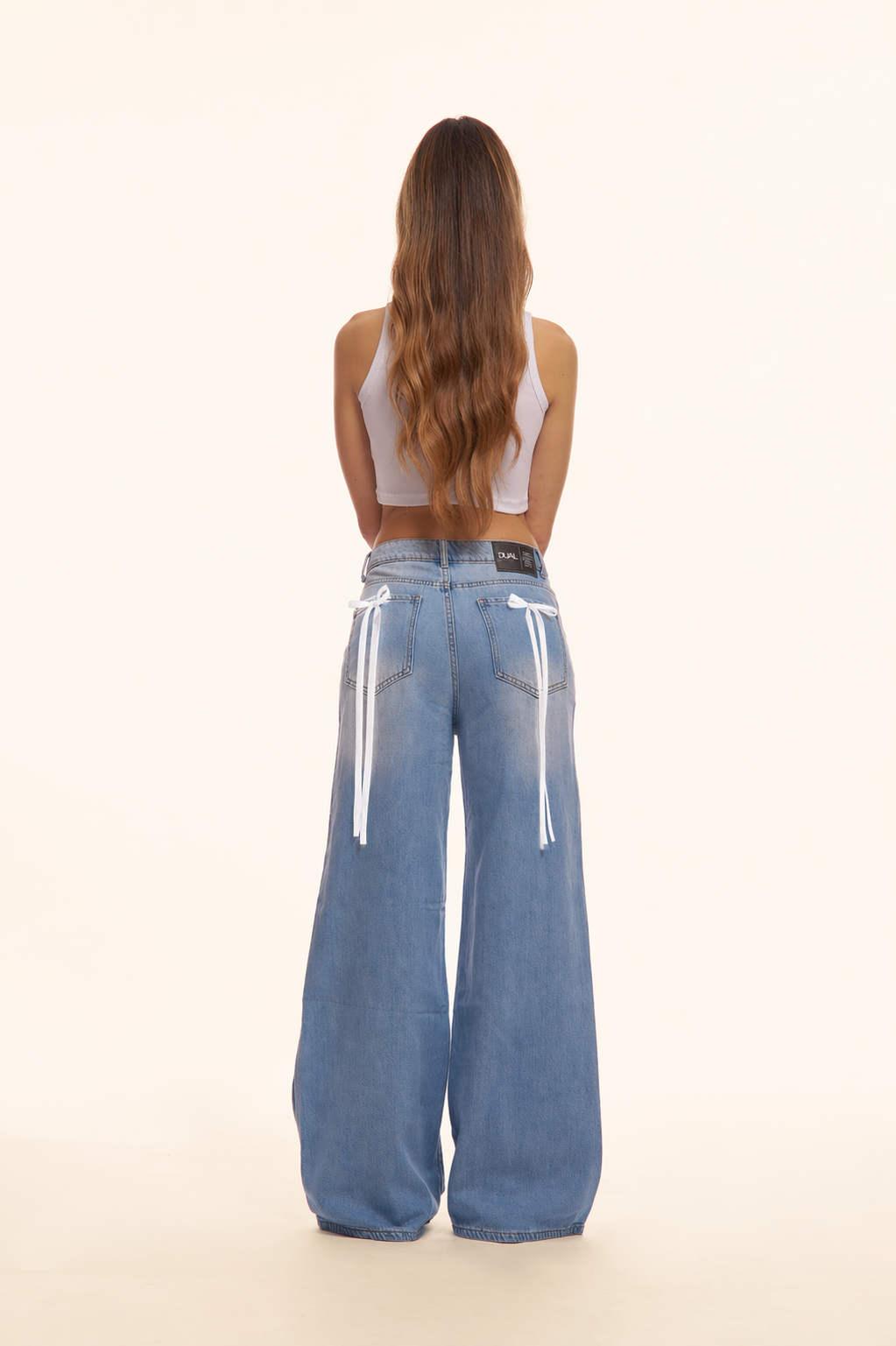 PANTALONI JEANS CON FIOCCHI BIANCHI