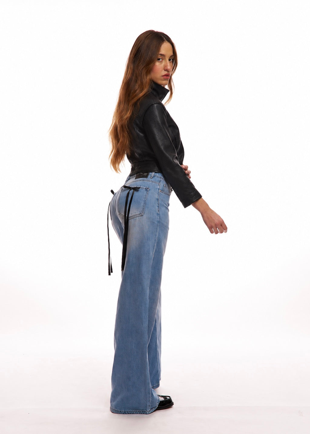 jeans con fiocchi neri