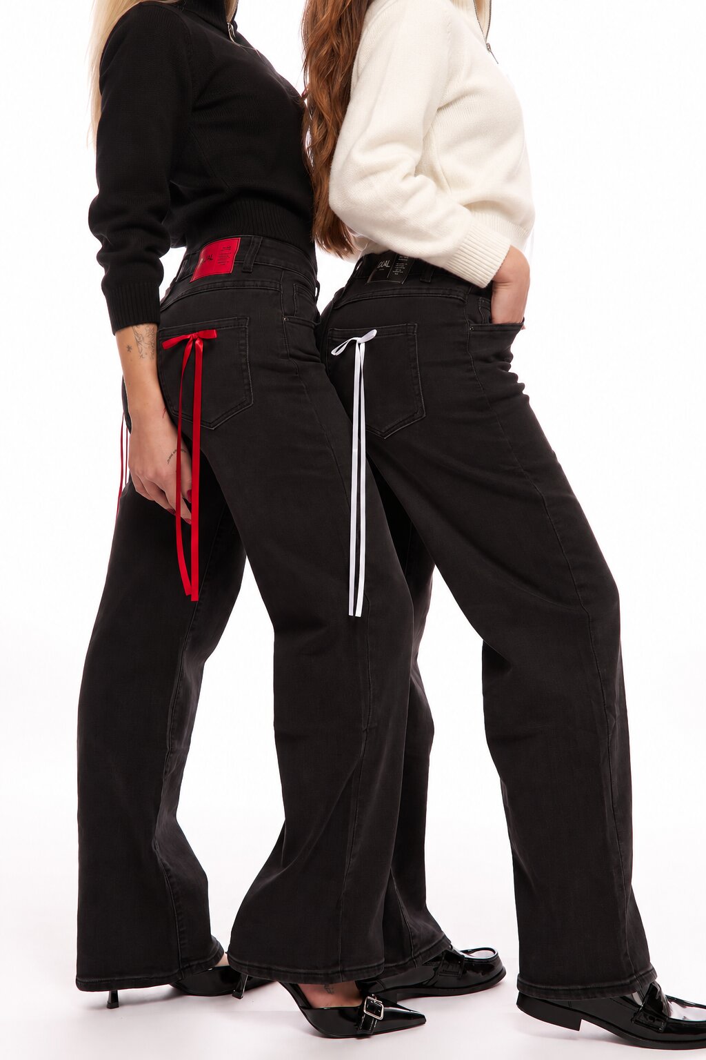 jeans fiocchi rossi e bianchi
