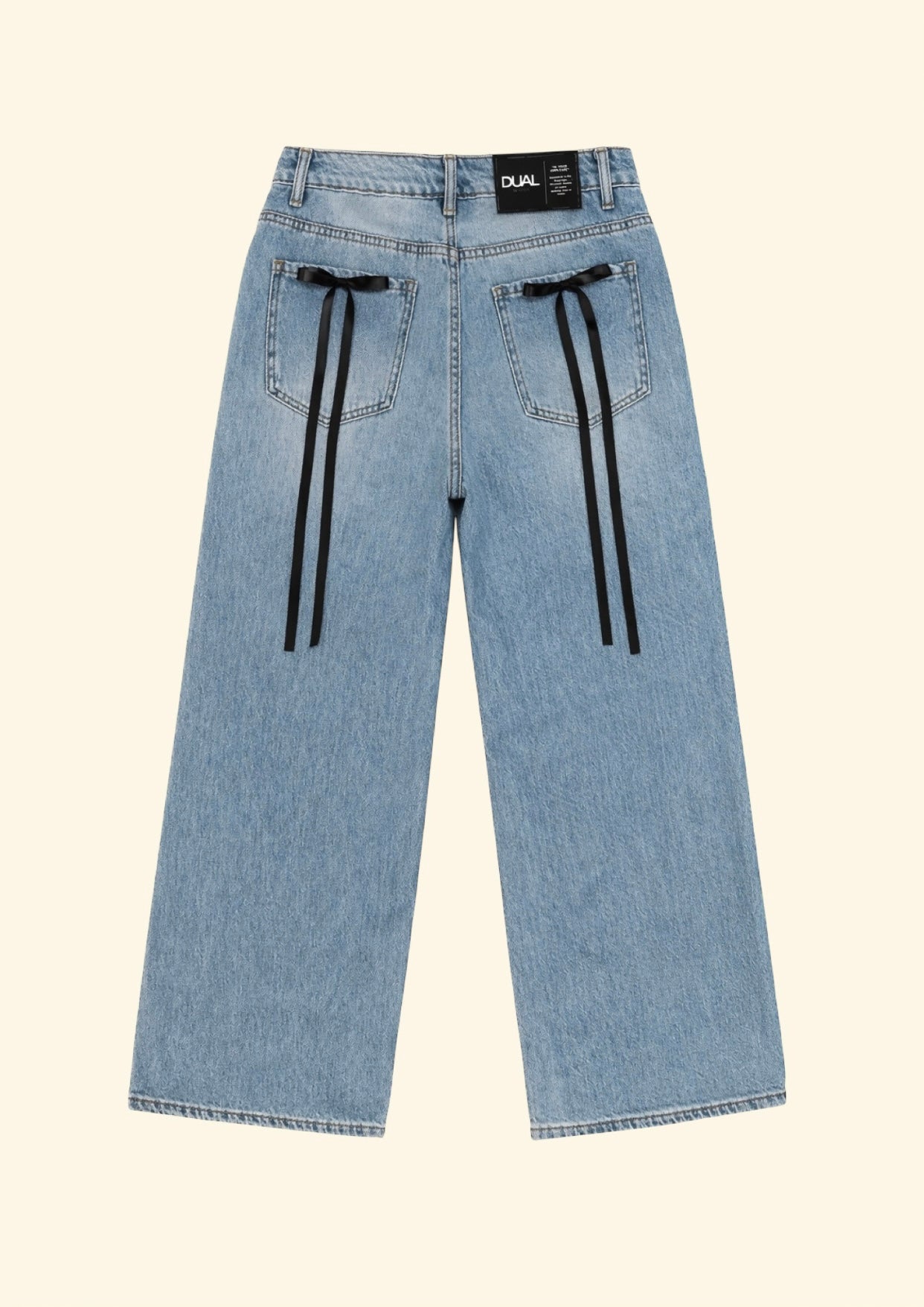 jeans con fiocchi neri