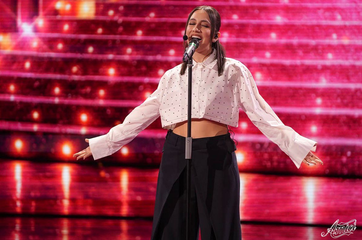 angy cantante amici di maria de filippi custom camicia con strass per mediaset