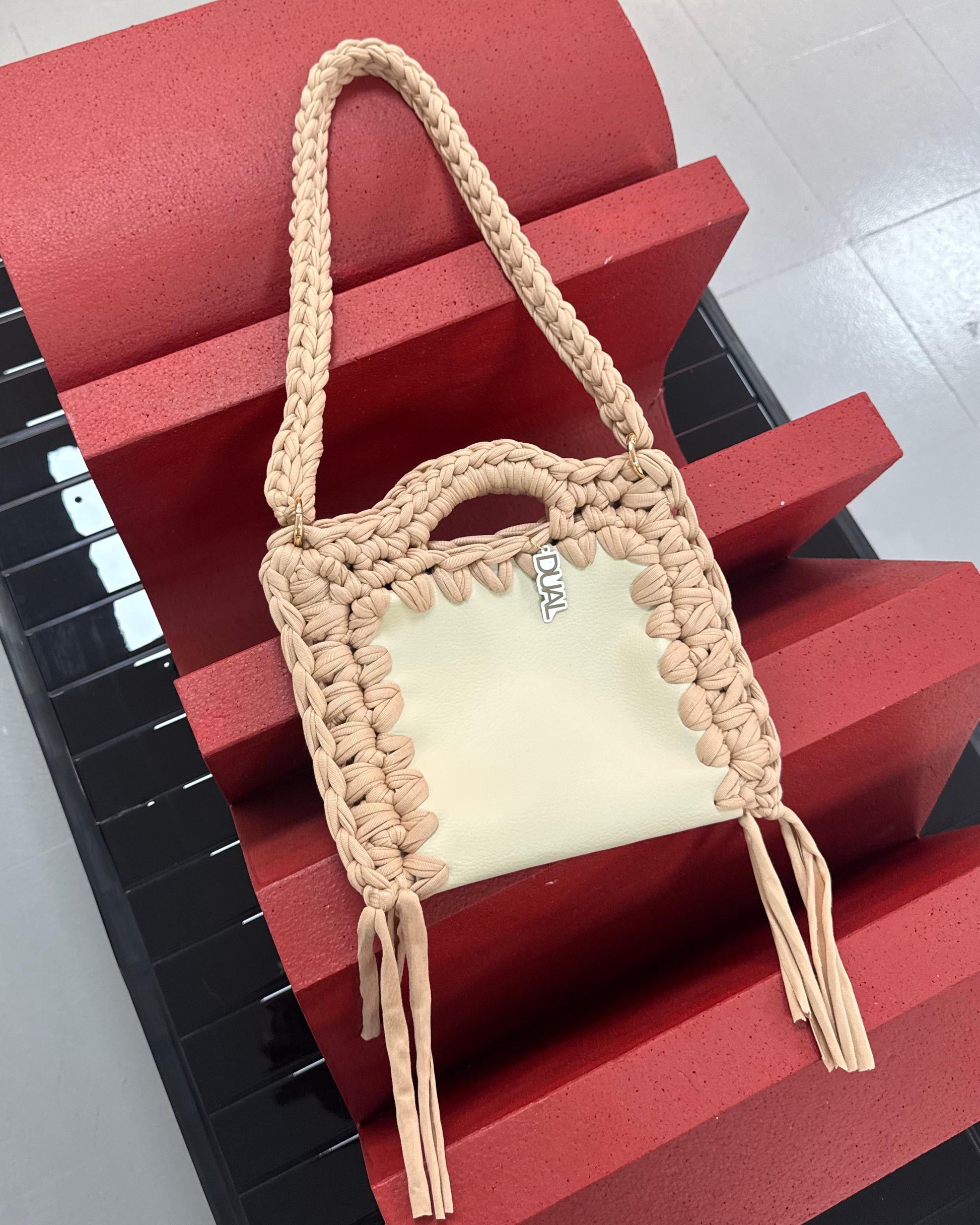 borsa uncinetto monocolore pelle e crochet con tracolle da 60cm beige