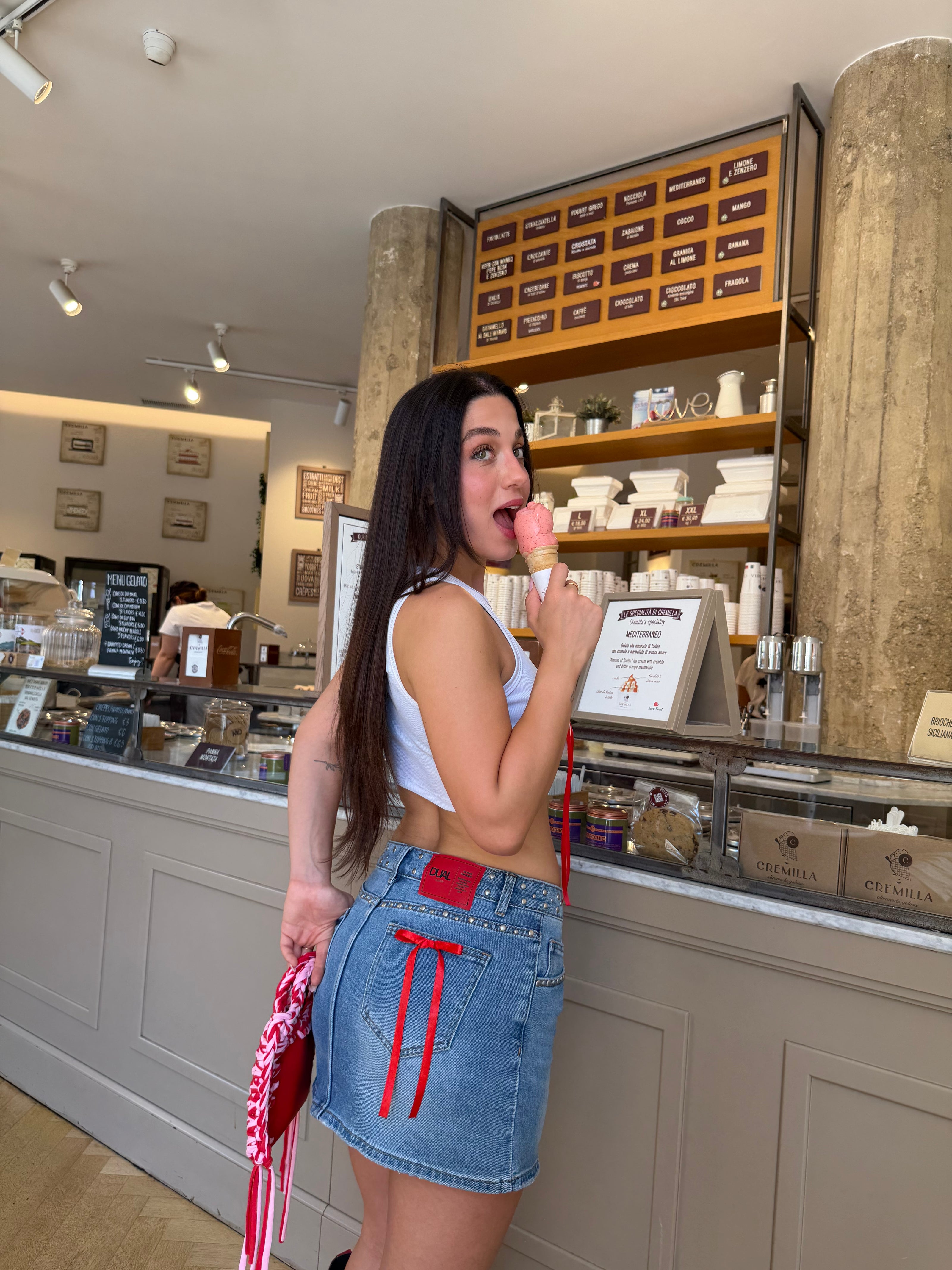 borsa crochet funny bicolore e gonna denim jeans fiocchi rossi top fiocchi rossi