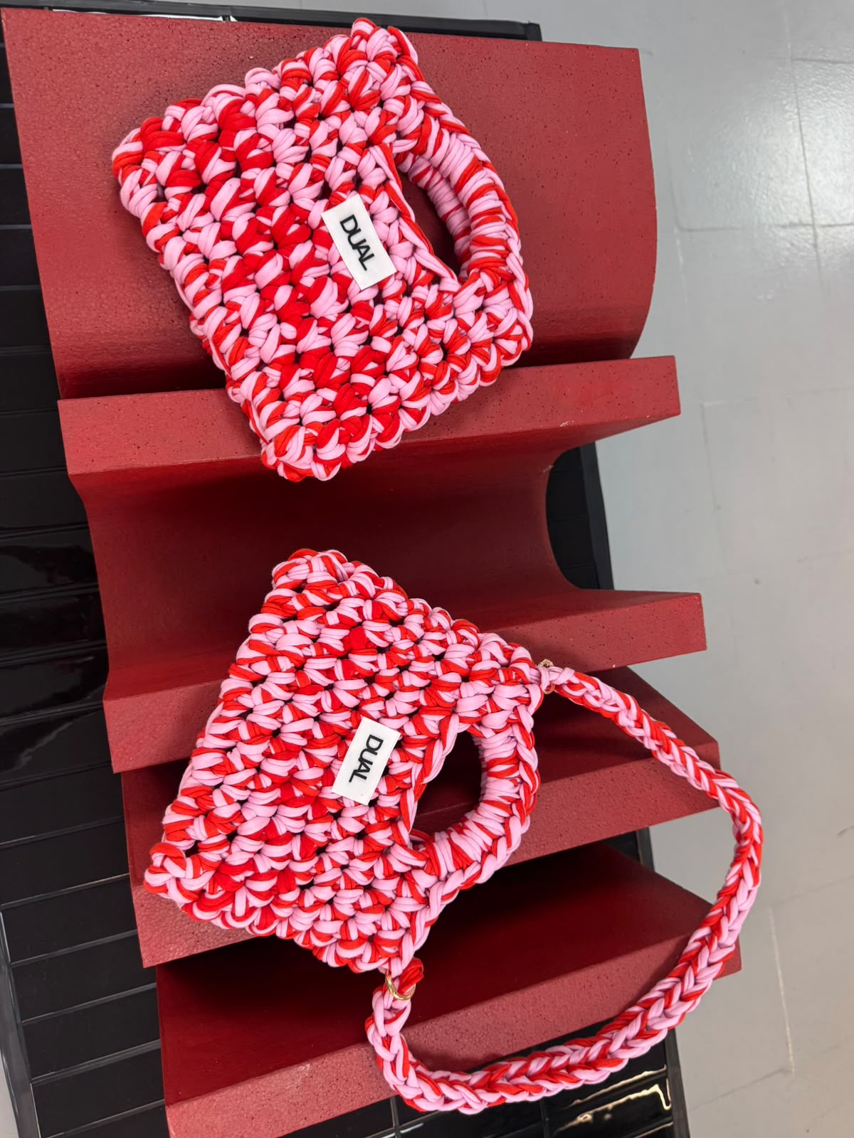 funny bicolore rosso e rosa borsa in crochet