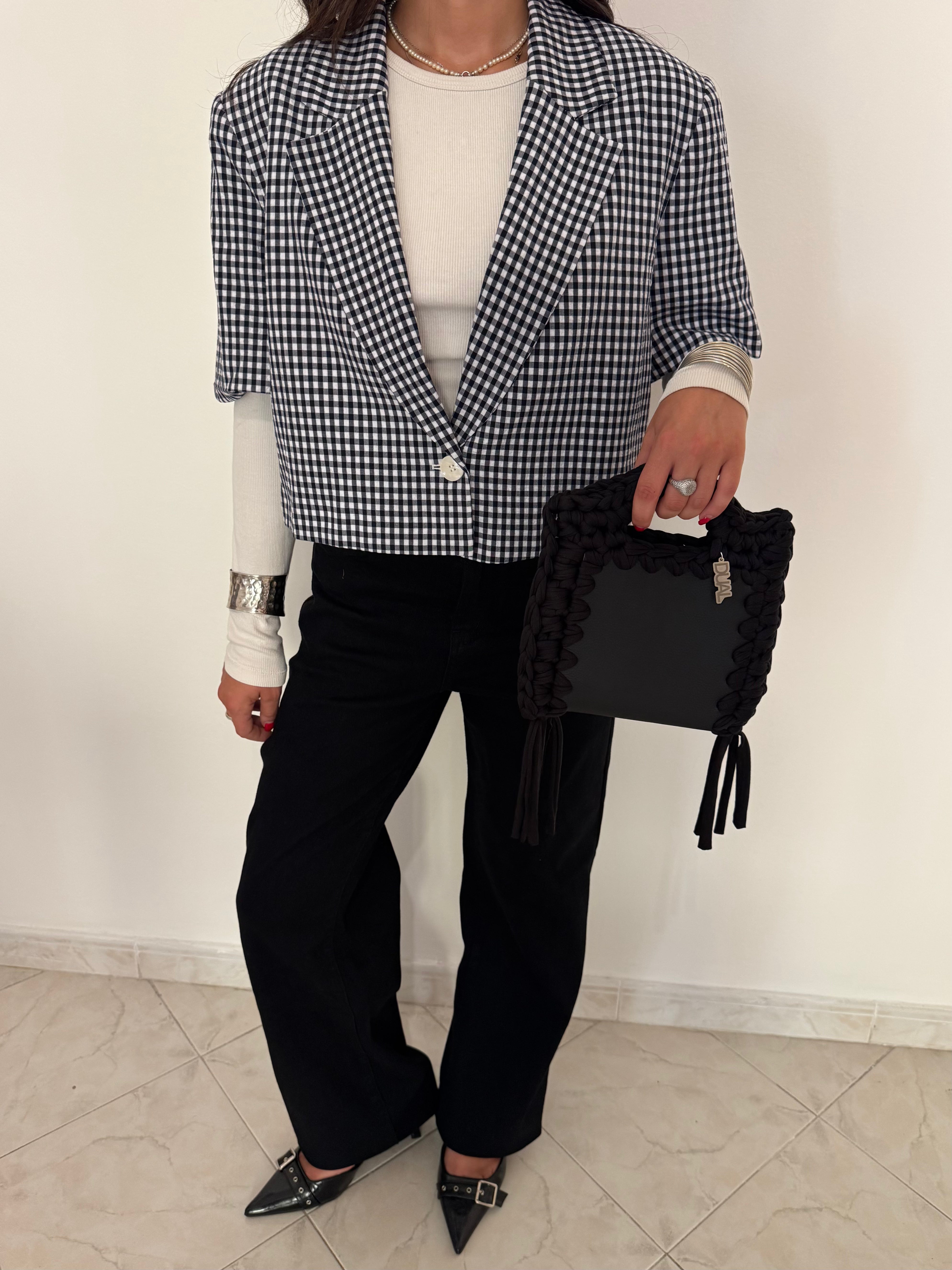 funny monocolore pelle e crochet nero