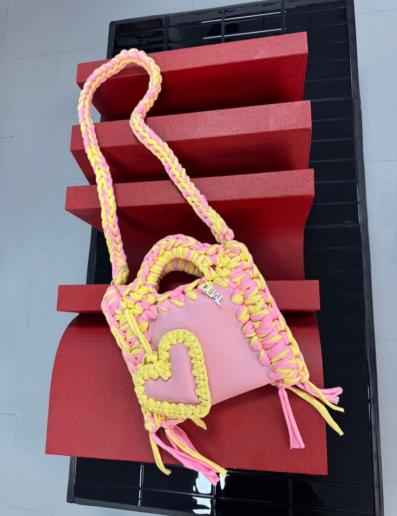 FUNNY BICOLORE PELLE ROSA E GIALLO CHARM CUORE TRACOLLA 90 CM