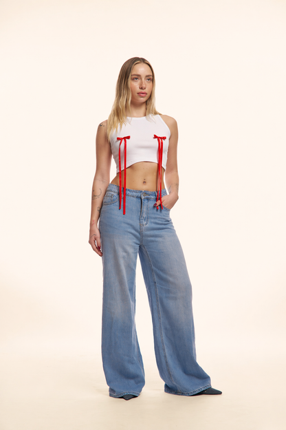 PANTALONI JEANS CON FIOCCHI ROSSI