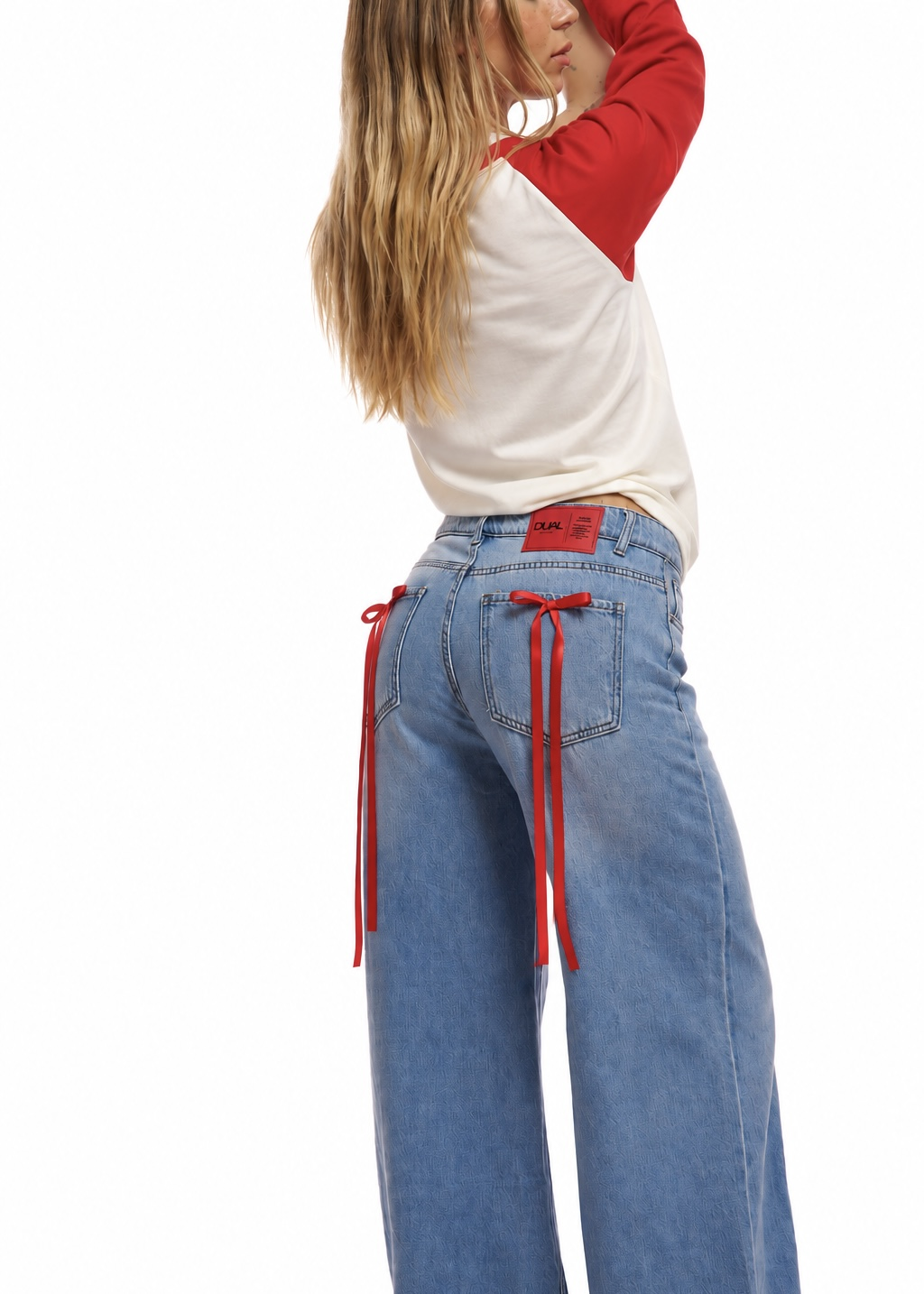 PANTALONI JEANS CON FIOCCHI ROSSI