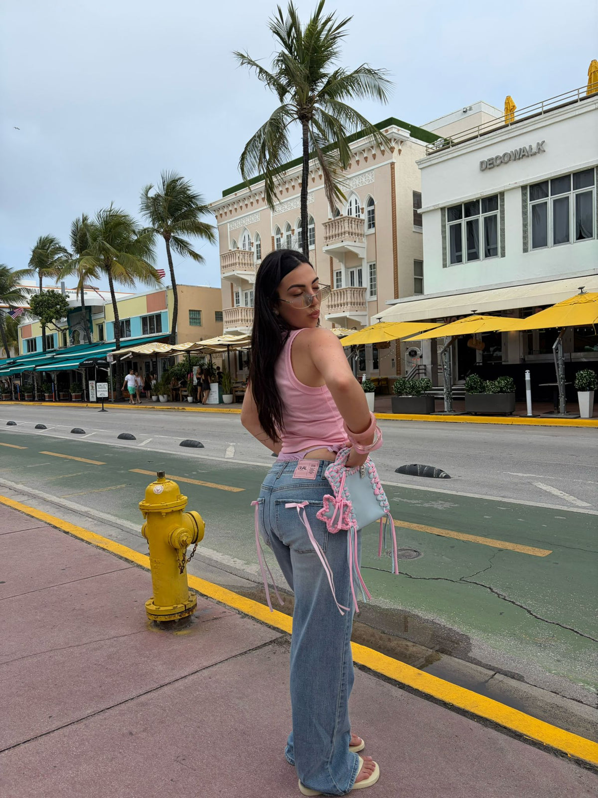 jeans con fiocchi rosa e funny bicolore borsa uncinetto, crochet e pelle