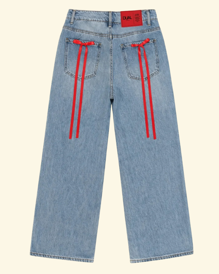 pantaloni jeans con fiocchi rossi