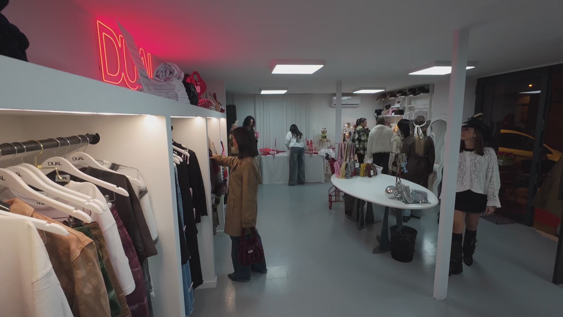 Carica il video: Showroom di Dual Design a Roma